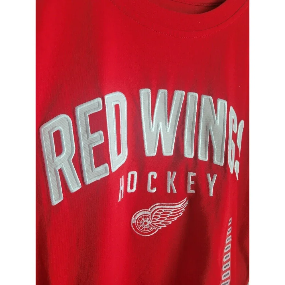 NHL Hockey Detroit Red Wings  Red T Shirt M NEW